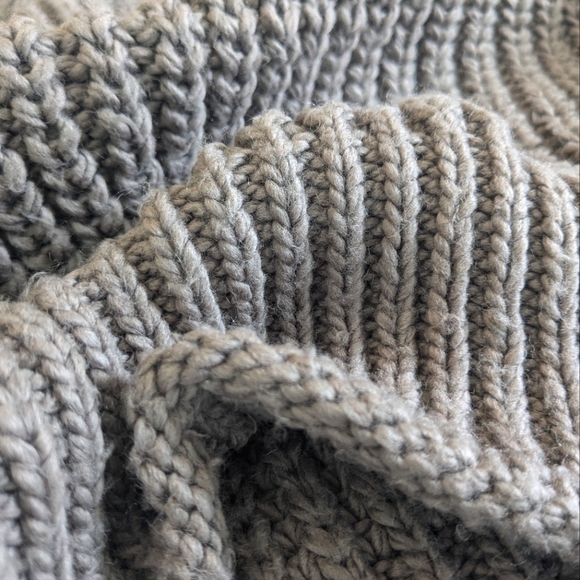 H&M Chunky Knit Sweater - Picture 5 of 6